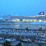 Berringer, Captainsroom, Direkt An Der Promenade Apartment Rostock